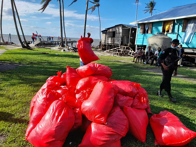 pescadores-reciben-bono-de-pesca-costa-caribe